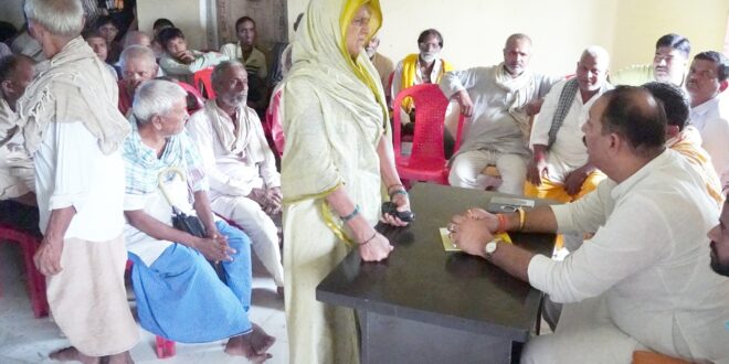 गाजीपुर: बलेसड़ी व ग्राम सभा तरांव में लोगों से मिले भाजपा नेता आनंद राय ‘मुन्ना’, सुनीं जनसमस्याएँ
