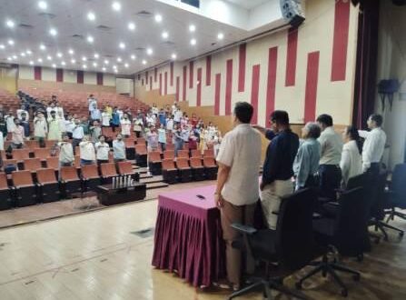 बीएचयू में नशा मुक्ति अभियान के तहत शिक्षकों और विद्यार्थियों को दिलाई गई शपथ
