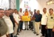गाजीपुर के दवा व्यापारियों ने ड्रग इंस्पेक्टर बृजेश कुमार मौर्य को दी भावभीनी विदाई