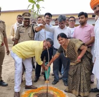 गाजीपुर: वन महोत्सव के अंतर्गत पौधरोपण जन अभियान में राज्यसभा सांसद डॉ. संगीता बलवंत ने किया वृक्षारोपण