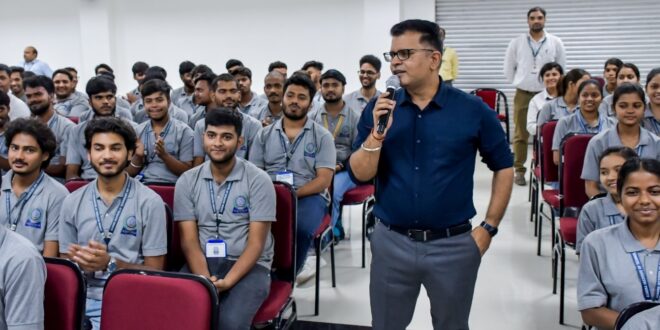 अशोका इंस्टीट्यूट वाराणसी: तनाव पर नियंत्रण ही सफलता की पहली सीढ़ी : डॉ. लक्षमन यादव