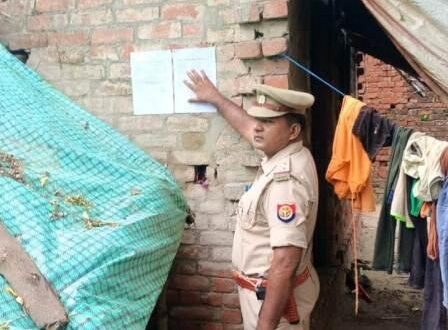 गाजीपुर: फरार आरोपियों के खिलाफ पुलिस ने की धारा 82 की कार्रवाई