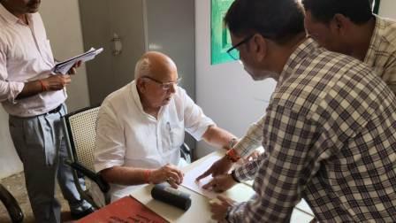गाजीपुर: कृषि मंत्री सूर्यप्रताप शाही ने तीन बीज भंडार व दो साधन सहकारी समितियों पर मारा छापा, दो को नोटिस, एक का गोदाम सीज
