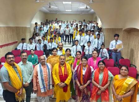 बीएचयू के सेण्ट्रल हिन्दू ब्वायज स्कूल में गूंजी देववाणी, हर्षोल्लास से मना संस्कृत दिवस