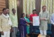 गाजीपुर: एमएलसी विशाल सिंह चंचल ने मृतक रामबाबू उर्फ विक्की के भाई अरुण कुमार को सौंपा नियुक्ति पत्र
