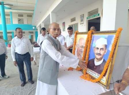 गाजीपुर: एमजेआरपी स्‍कूल में महात्‍मा गांधी व लाल बहादुर शास्‍त्री की जयंती पर दी गई श्रद्धांजलि