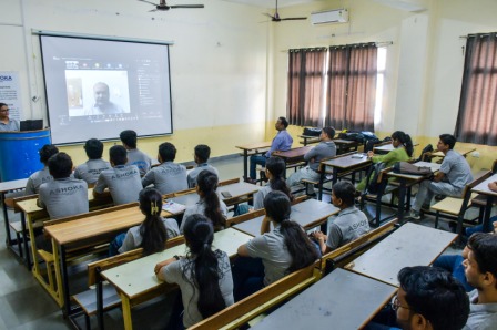 अशोका इंस्टीट्यूट वाराणसी में 5जी-6जी संचार की नई तकनीकों से रूबरू हुए ईसीई के विद्यार्थी