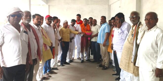 गाजीपुर: भाजपा अनुसूचित जनजाति मोर्चा के प्रदेश महामंत्री बनने पर विनोद खरवार का कार्यालय में हुआ भव्य स्वागत