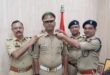 गाजीपुर: एसआई मनीष कुमार तिवारी व रणधीर कुमार गिरी के पदोन्‍नति होने पर एसपी ने स्‍टार लगाकर दी बधाई