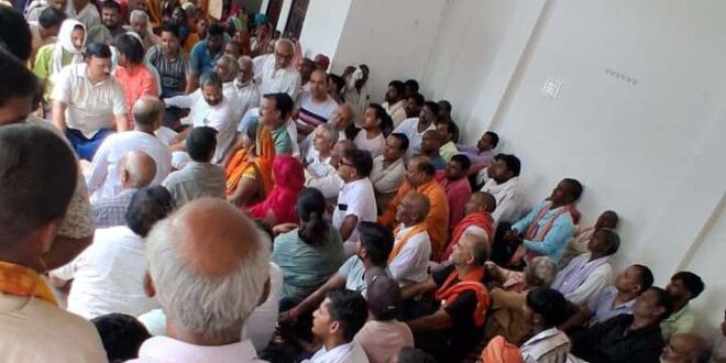 गाजीपुर: रामलीला समिति विवाद में जयप्रकाश गुप्ता के समर्थन में उमड़ा जनसमर्थन, बोले चेयरमैन- परंपरा से खिलवाड़ बर्दाश्त नहीं