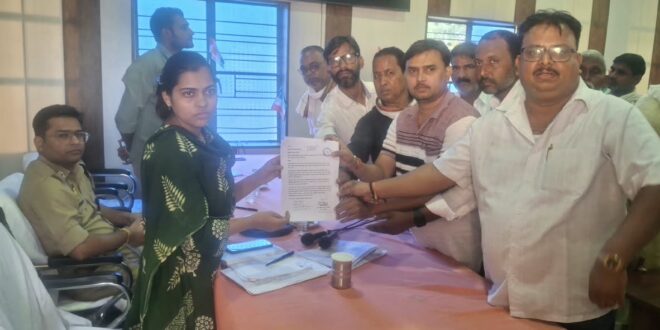 गाजीपुर: नगरपालिका जमानियां के सदस्यों ने एसडीएम और पालिका अधिशासी अधिकारी को सौंपा मांग पत्र
