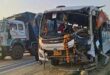 जौनपुर: दर्शनार्थियों से भरी बस ट्रक से टकराई, एक की मौत-17 घायल