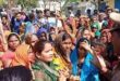बलिया: देशी शराब की दुकान को हटाने के लिए ग्रामीणों ने चक्काजाम कर किया प्रदर्शन