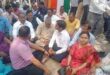 वाराणसी: शिक्षक धर्मेंद्र कुमार की हत्या के विरोध में धरना-प्रदर्शन शुरु