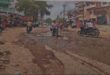 गाजीपुर: नंदगंज से चोचकपुर जाने वाली सड़क बदहाल, सड़क पर नाली का गंदा पानी लगने से राहगीर परेशान