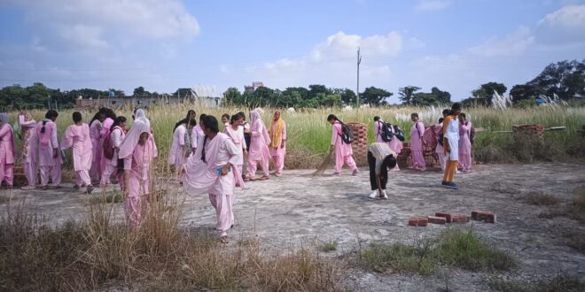 राष्ट्रीय सेवा योजना के तत्वावधान में सत्यदेव डिग्री कॉलेज गाजीपुर में चलाया गया स्वच्छता अभियान