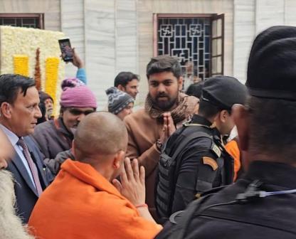 मकर संक्रांति पर भाजपा नेता आदित्य सिंह ने महायोगी गुरु गोरक्षनाथ जी का किया दर्शन-पूजन 13 https://purvanchalnews.com/wp-content/uploads/2025/01/6b1905c6-93c3-41e0-8429-56835ad2fba7.jpg