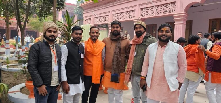 मकर संक्रांति पर भाजपा नेता आदित्य सिंह ने महायोगी गुरु गोरक्षनाथ जी का किया दर्शन-पूजन 15 dd666864 f967 4508 a862 f200d75a7d78