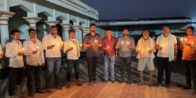 पहलगांव में मारे गयें निहत्‍थे नागरिको को भाजपा नेता आदित्‍य सिंह नेतृत्‍व में दी गयी श्रद्धांजलि