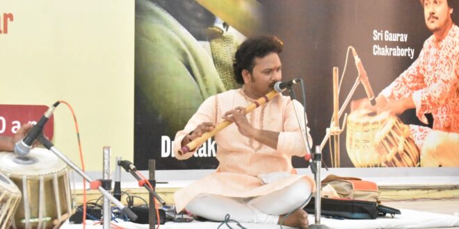 सनबीम स्कूल गाजीपुर में स्पीक मैके के बांसुरी वादन से मंत्रमुग्द्ध हुए श्रोता