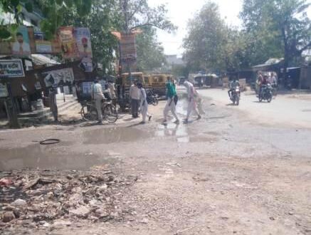नंदगंज से शादियाबाद मोड़ पर गंदा पानी लगने से आवागमन करने वाले नागरिक परेशान