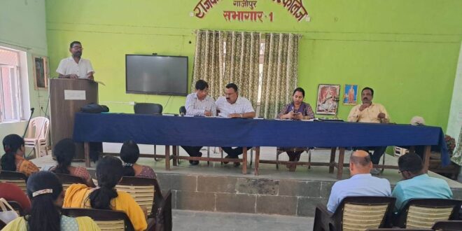 गाजीपुर: सरकारी स्कूलो में विद्यार्थियो की संख्या ज्यादा से ज्यादा बढायें प्रधानाचार्य- जिला विद्यालय निरीक्षक