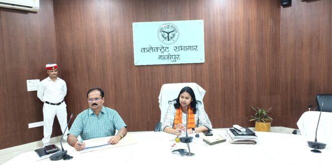 डीएम गाजीपुर ने किया पीएम सूर्य घर योजना की समीक्षा, कहा- अधिक से अधिक उपभोक्‍ताओ तक पहुंचाये योजना का लाभ  