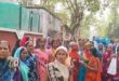 आजमगढ़: दलित युवक की हत्या के मामले में ग्रामीणों ने एसपी आवास को घेरा