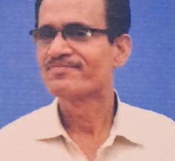 गाजीपुर: डा.हरिहर सिंह के विश्वविद्यालय के सदस्य नामित होने पर शुभचिन्तको ने बाटी मिठाई