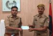गाजीपुर: पुलिसकर्मियों के मेधावी बच्‍चों को एसपी ने सौंपा छात्रवृत्ति का चेक