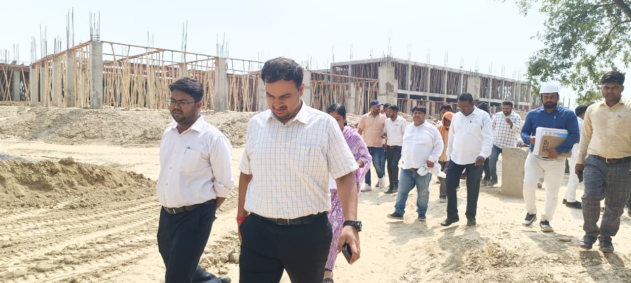 गाजीपुर: डीएम ने किया निर्माणाधीन मुख्यमंत्री मॉडल कंपोजिट स्कूल का निरीक्षण