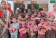 गाजीपुर: स्वयं सहायता समूह की महिलाओं ने प्राथमिक विद्यालय सरवरनगर के बच्‍चों को सौंपा यूनिफॉर्म ड्रेस  