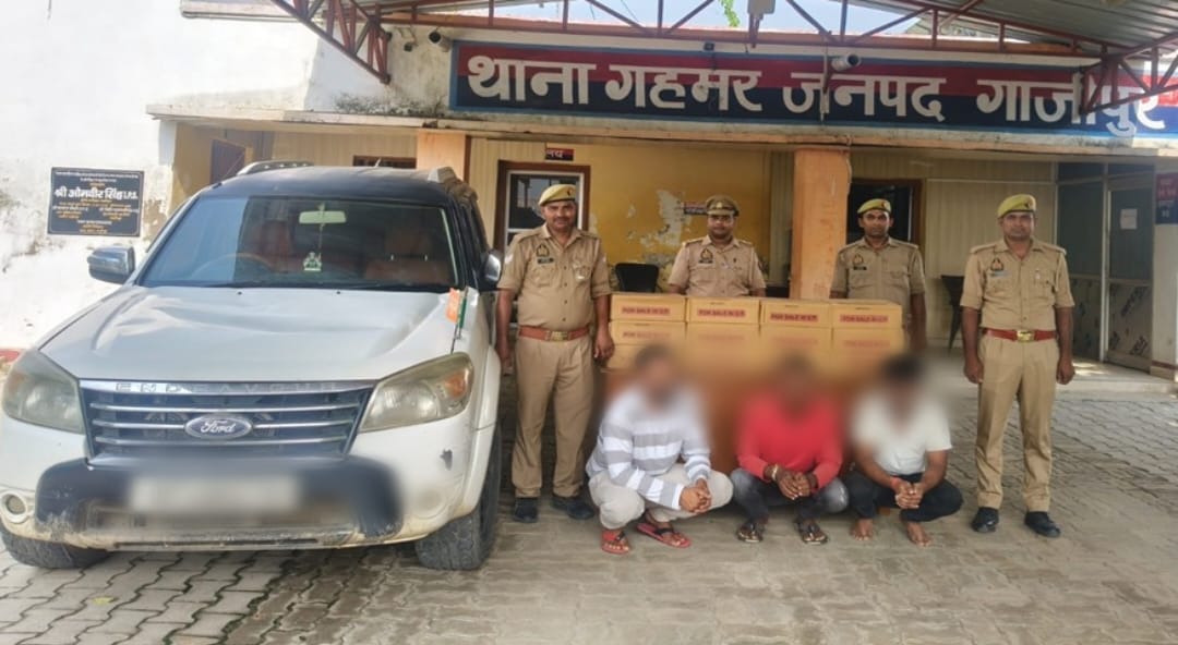 गहमर पुलिस ने 72 हजार रूपये के अवैध देश शराब के साथ तीन तस्‍करो को किया गिरफ्तार