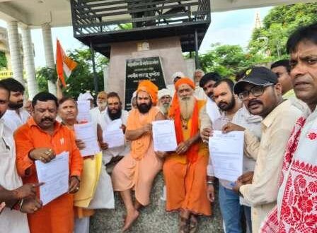 गाजीपुर: गौ हत्या पर पूर्ण प्रतिबंध एवं गौ माता को सम्मान दिलाने के लिए बाइक रैली निकालकर सौंपा ज्ञापन