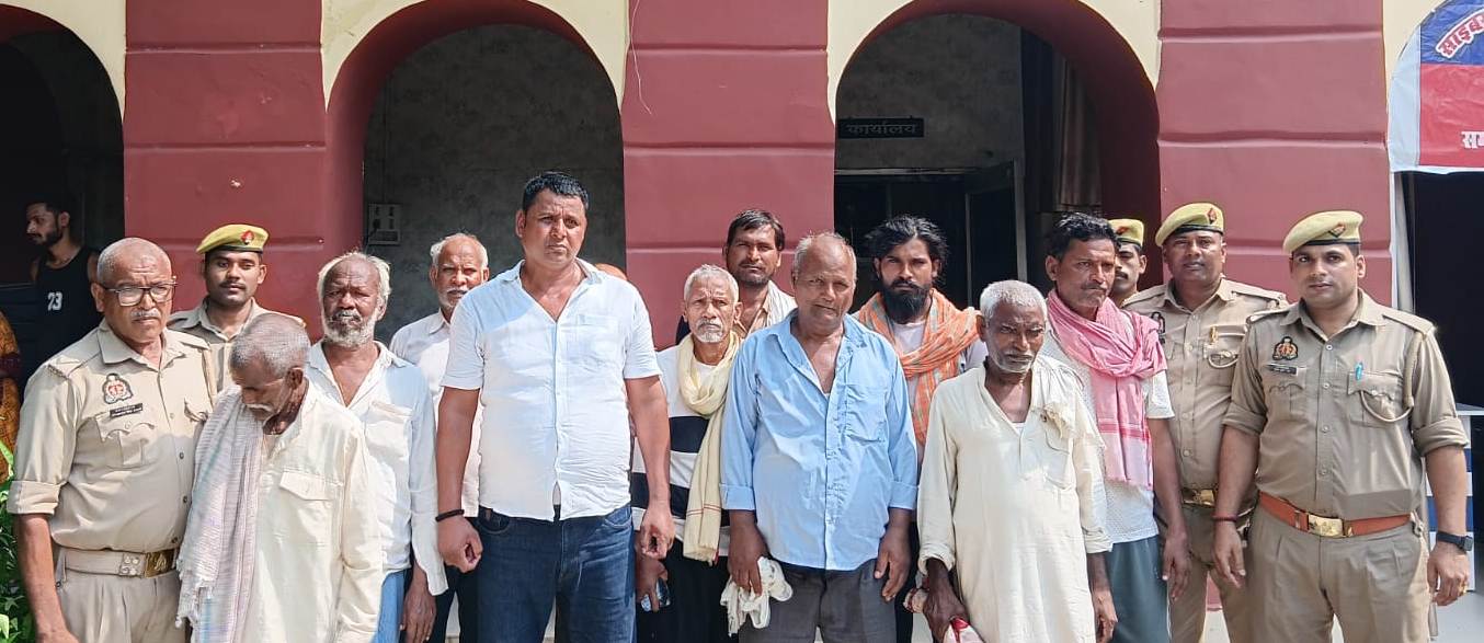 गाजीपुर में कानून व्‍यवस्‍था कायम करने के क्रम में पुलिस ने 20 अपराधियो को किया जिला बदर