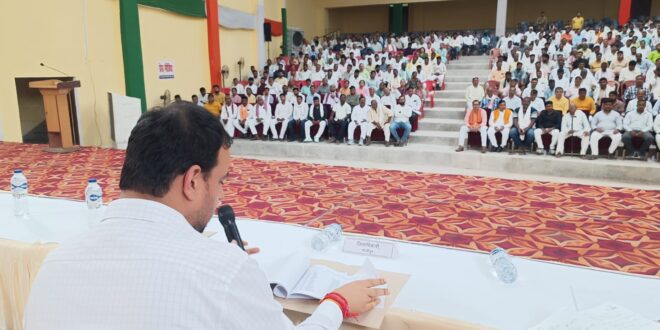 गाजीपुर: निकायो और ग्राम पंचायतों में घर-घर से कूड़ा कलेक्‍शन की व्‍यवस्‍था हो शत-प्रतिशत- डीएम