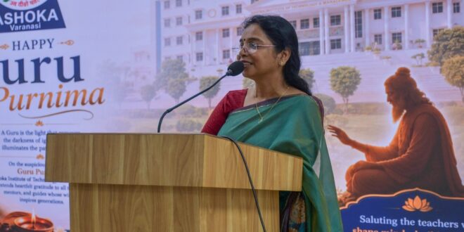 अशोका इंस्टीट्यूट वाराणसी: गुरु ही ज्ञान और जीवन के सच्चे पथ प्रदर्शक : डॉ. सारिका श्रीवास्तव