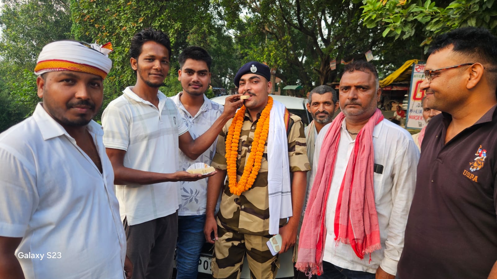गाजीपुर: सीआईएसएफ में चयनित अनुज पांडेय का गांव में हुआ भव्य स्वागत