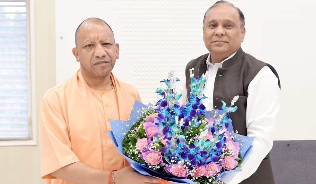 सीएम योगी से मिलें लखनऊ विश्‍वविद्यालय के कुलपति जेपी सैनी