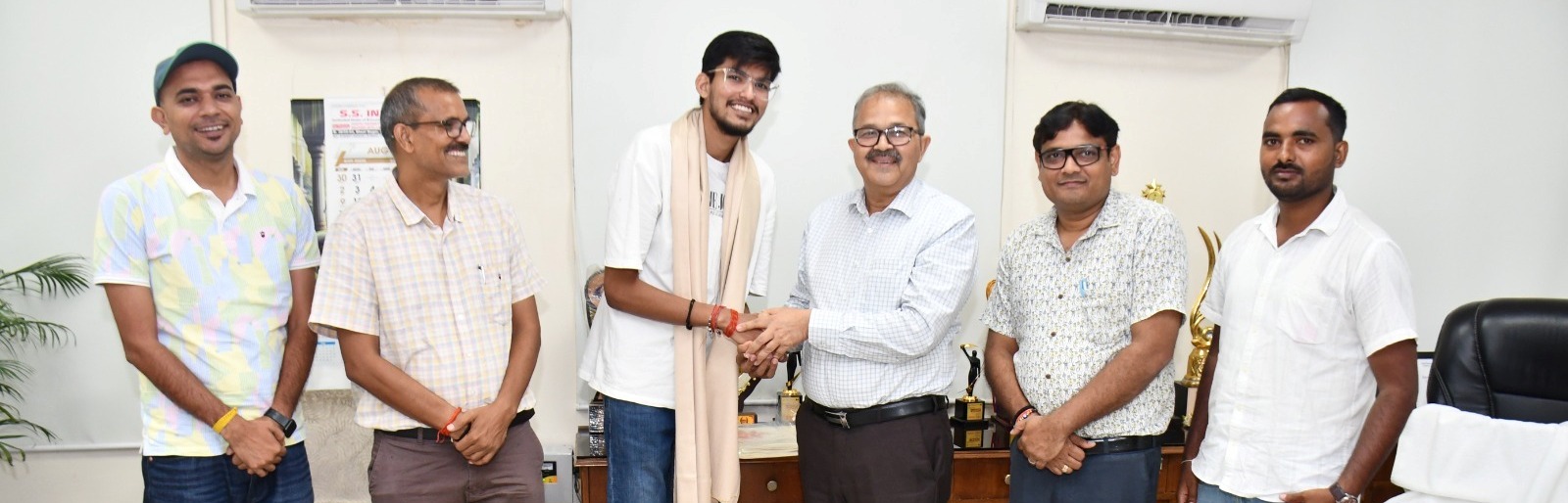 बीएचयू के अभिनव दुबे अंर्तराष्‍ट्रीय सम्‍मान से सम्मानित