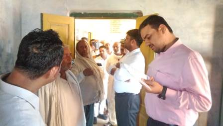 गाजीपुर: निर्धारित मूल्‍य पर ही किसानों को मिले उर्वरक- डीएम