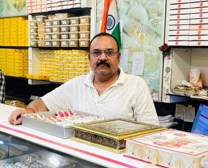 गाजीपुर: रक्षाबंधन के पर्व पर भाई-बहनों के लिए अग्रवाल स्‍वीट्स पेश कर रहा है स्‍पेशल गिफ्ट राजस्‍थानी घेवर  