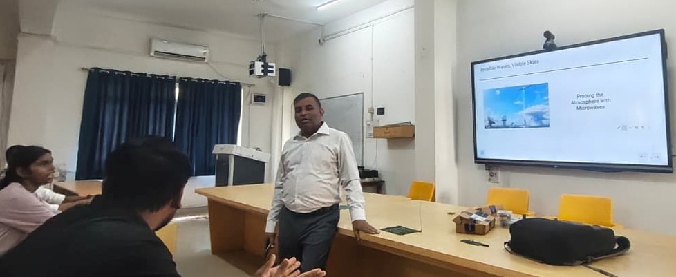 एमएमएमयूटी में विशेषज्ञ व्याख्यान: माइक्रोवेव तकनीक से वायुमंडल की निगरानी पर हुई चर्चा