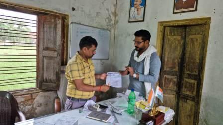 गाजीपुर: विद्युत समस्‍याओं को लेकर सभासद जमानियां ने एसडीओ को सौंपा पत्रक