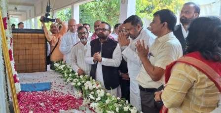 कोमल इंटर कॉलेज और रामजग पी.जी. कॉलेज के संस्थापक स्व. मुसाफिर यादव को दी गयी भावभीनी श्रद्धांजलि