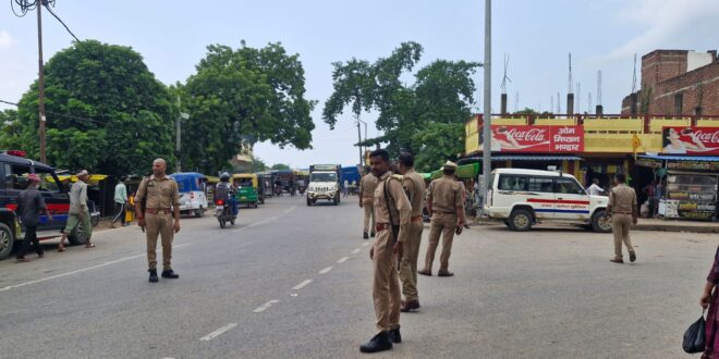 जमानिया पुलिस ने संदिग्‍ध वाहन और व्‍यक्तियों के खिलाफ किया सघन चेकिंग