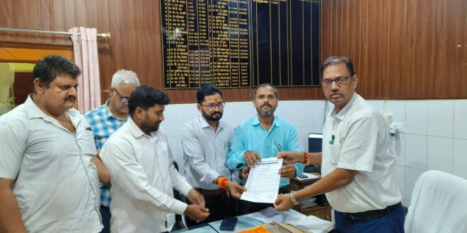 गाजीपुर: राजकीय वाहन चालक महासंघ की बैठक संपन्न, संगठन को मजबूत बनाने पर विचार  