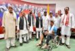 गाजीपुर: गोली से घायल सीआईएसएफ जवान और पीड़ित परिवार से मिले सपा सुप्रीमो अखिलेश यादव, कहा- मिलेगा न्‍याय