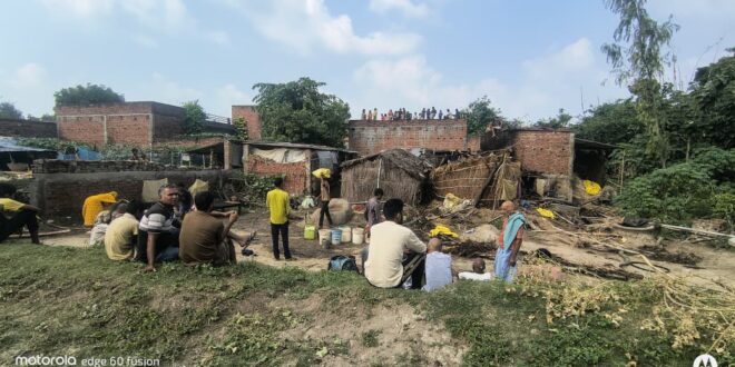 गाजीपुर: किसान के रिहायसी झोपड़ी में लगी आग, अनाज- सामन जलकर राख  