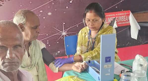 डालिम्स सनबीम स्कूल जखनिया गाजीपुर में निःशुल्क नेत्र शिविर संपन्न